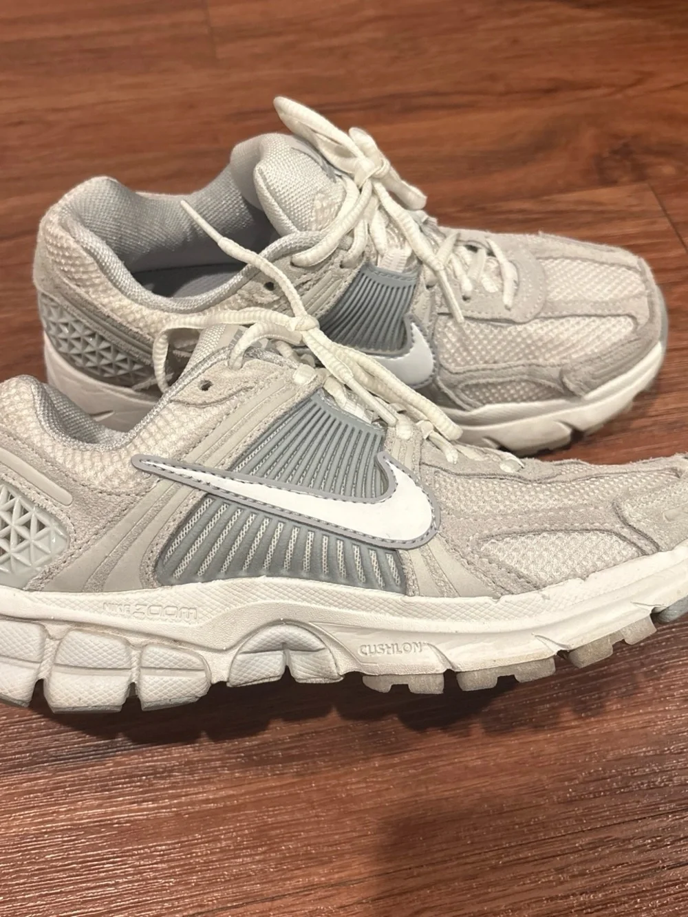 Nike Zoom Vomero 5 - White and Light Gray